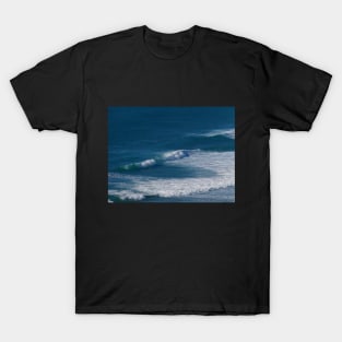 waves rolling in T-Shirt